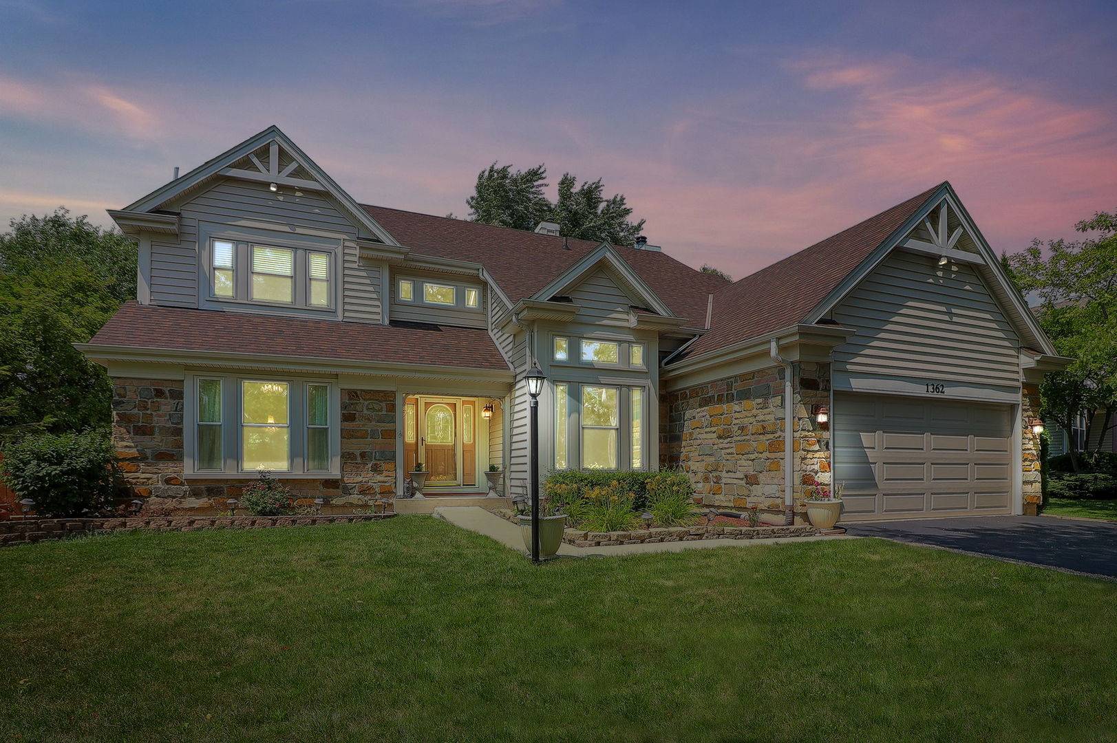 1362 Nightingale LN, Bartlett, IL 60103