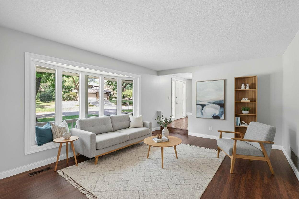 10141 Laurel DR, Eden Prairie, MN 55347