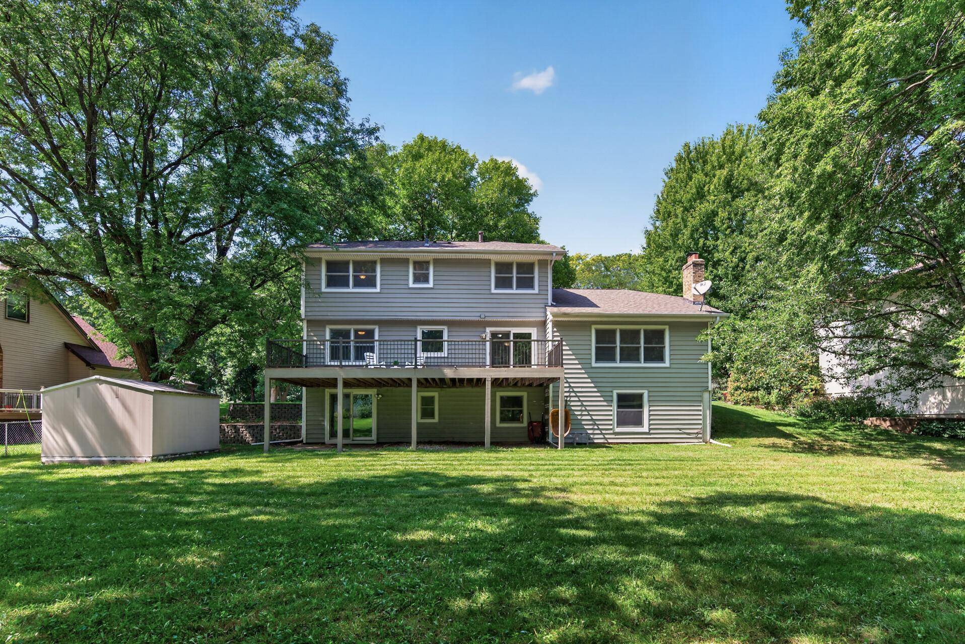 10141 Laurel DR, Eden Prairie, MN 55347