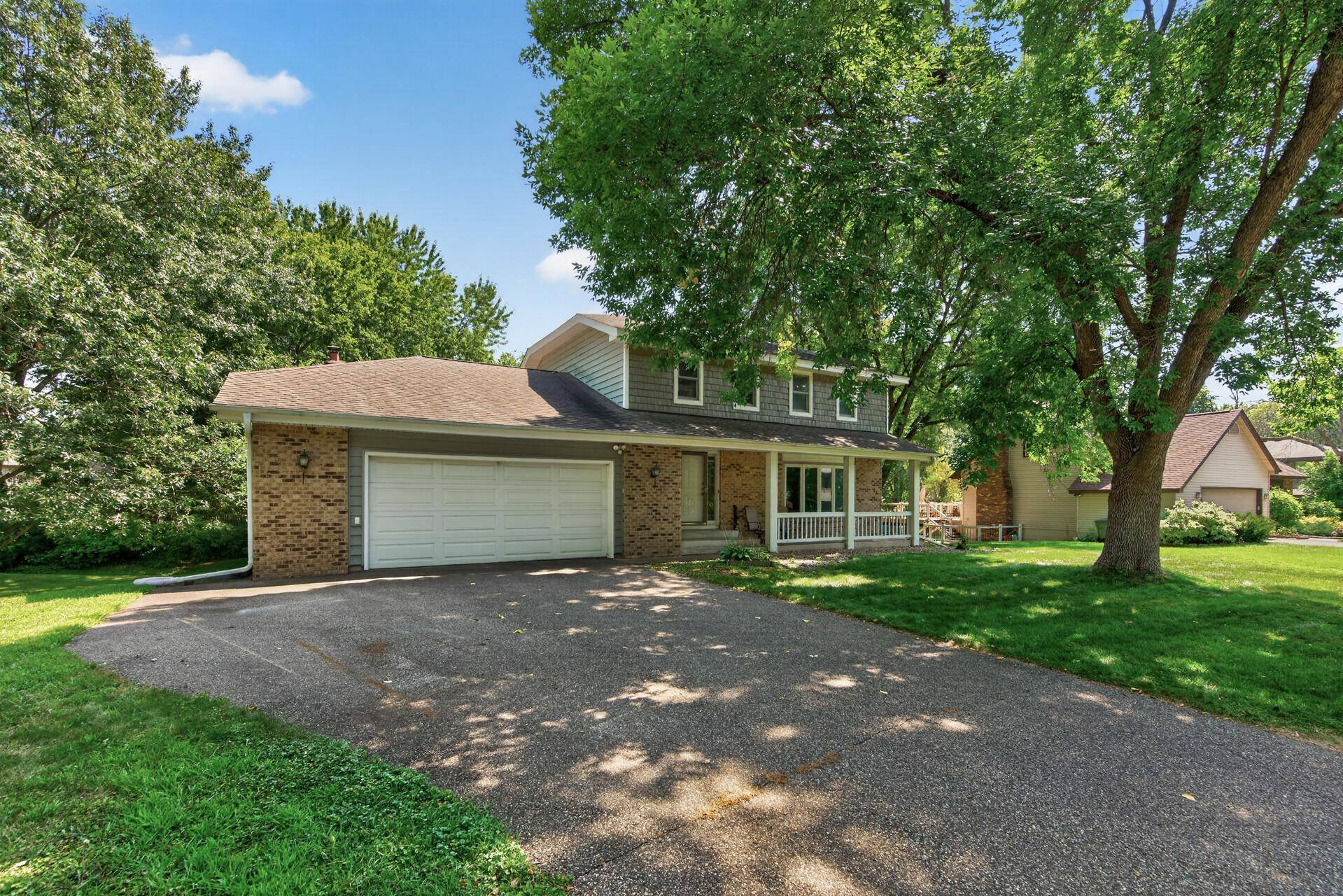 10141 Laurel DR, Eden Prairie, MN 55347