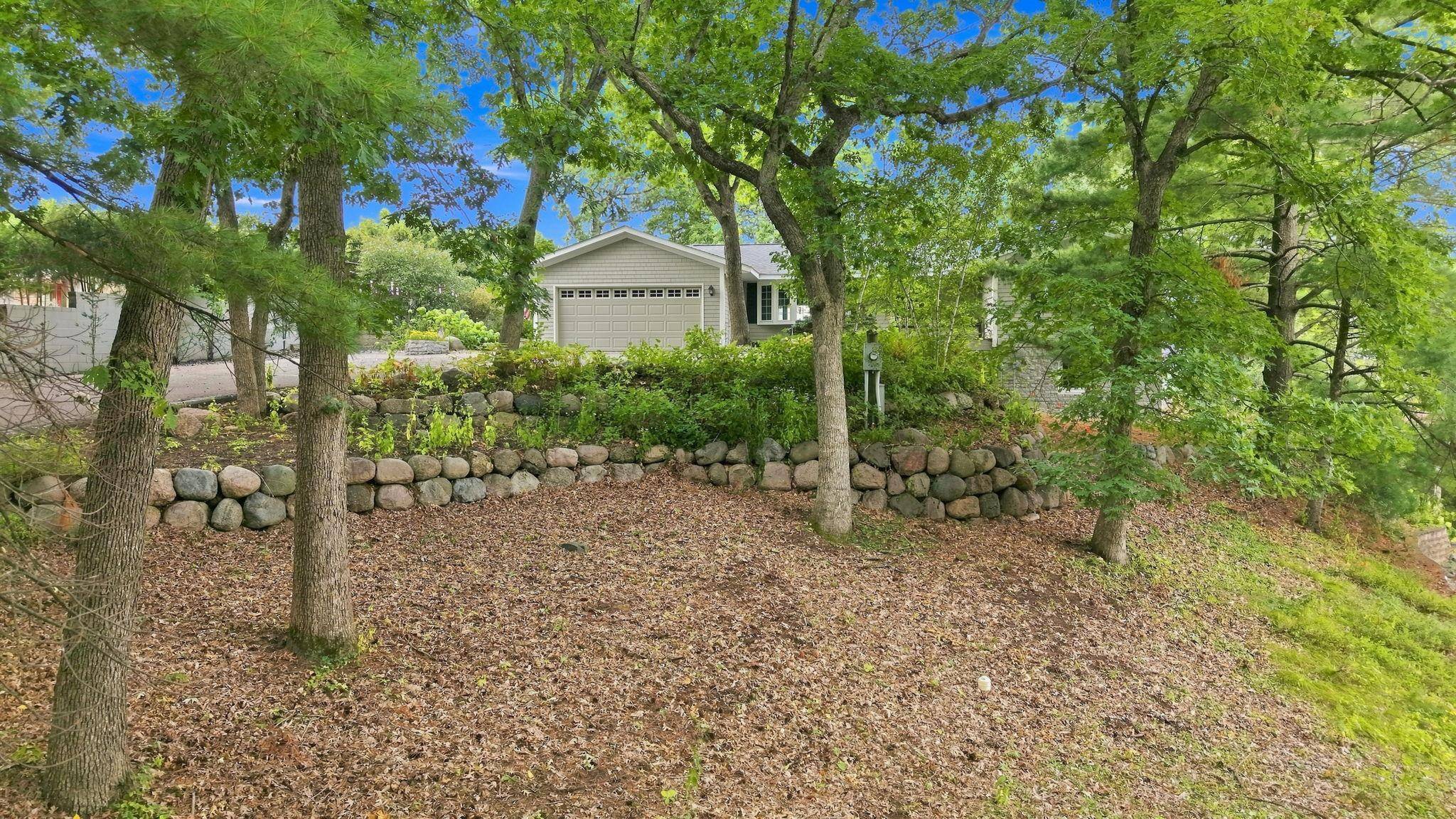 272 Cove RD, Hudson, WI 54016