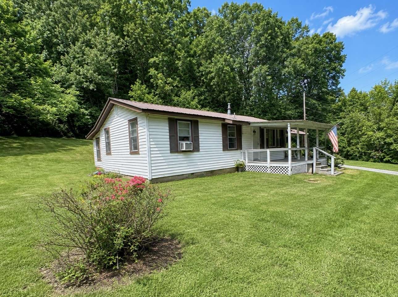 9097 Denton Rd, Linden, TN 37096