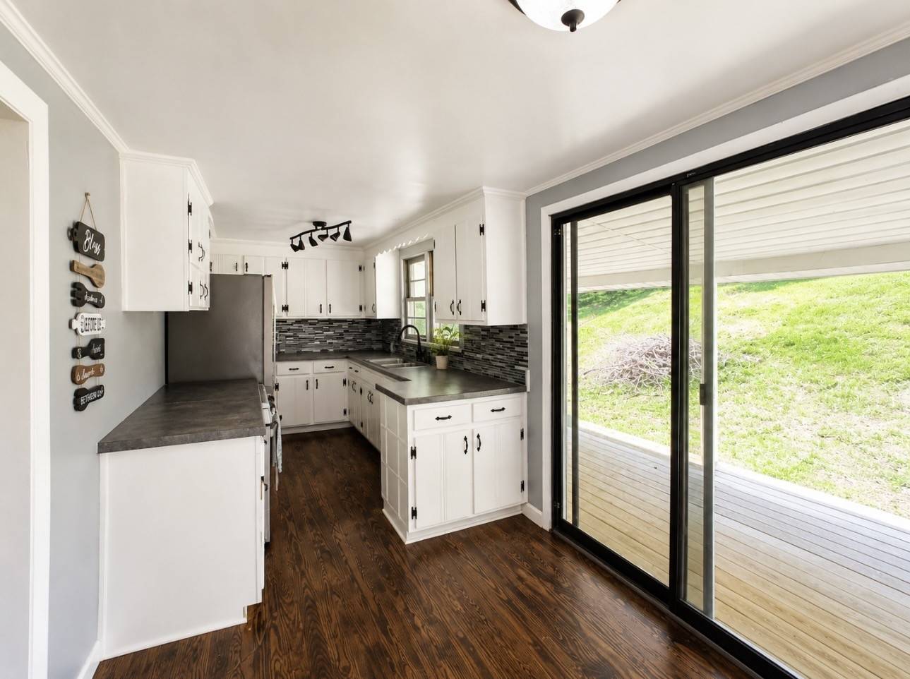 9097 Denton Rd, Linden, TN 37096