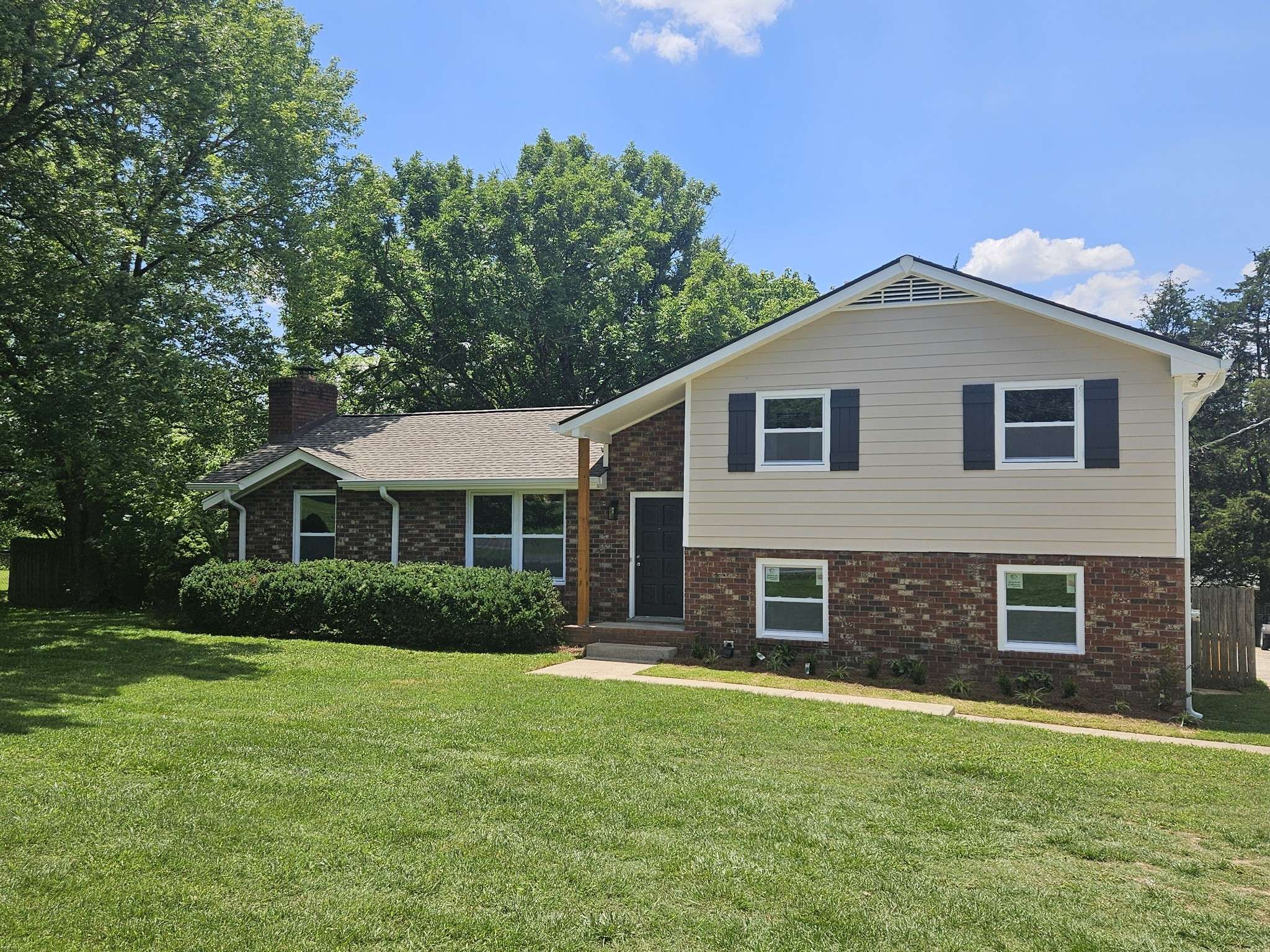 258 Indian Lake Rd, Hendersonville, TN 37075