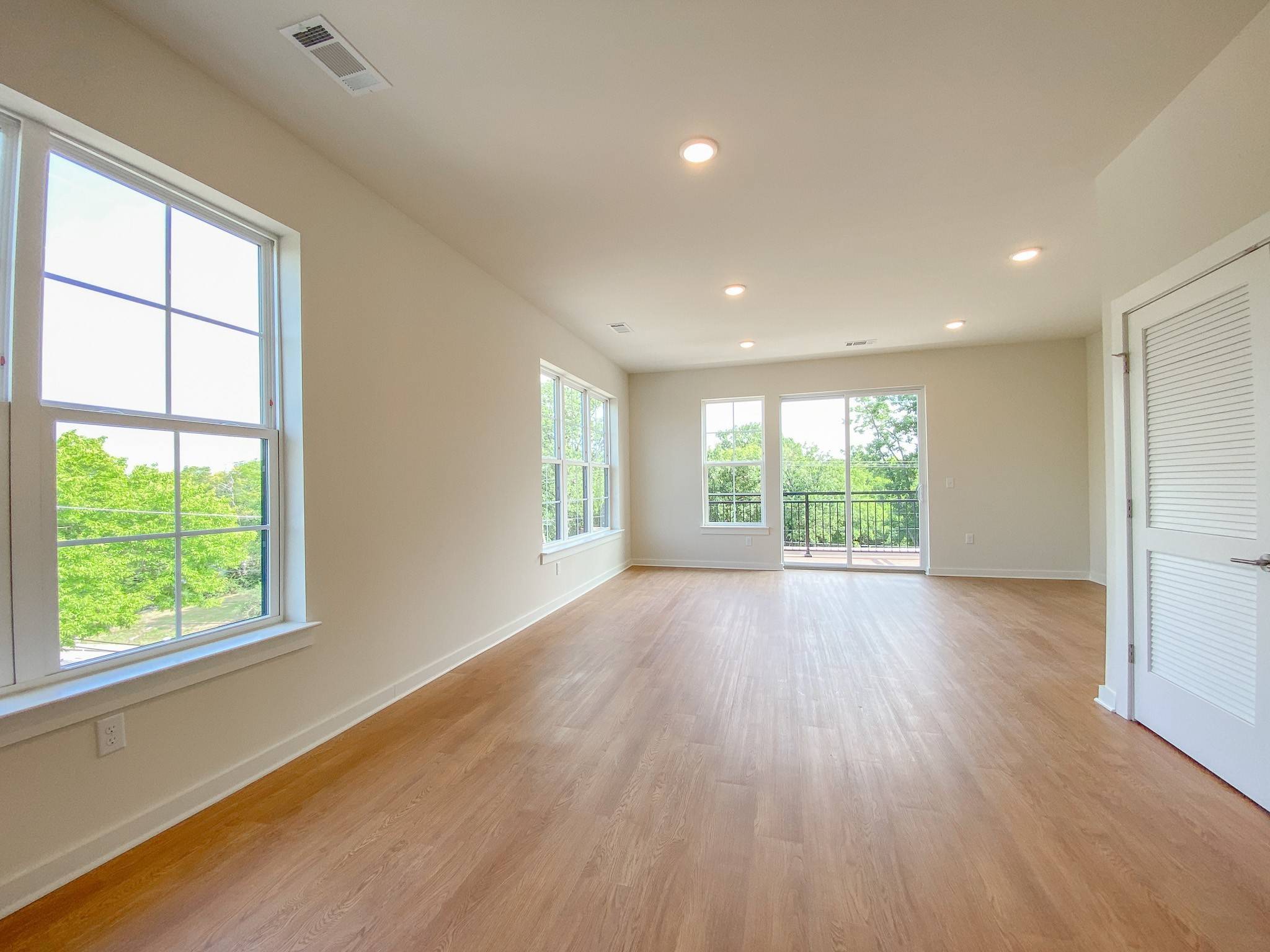 600 E Trinity Ln #208, Nashville, TN 37207