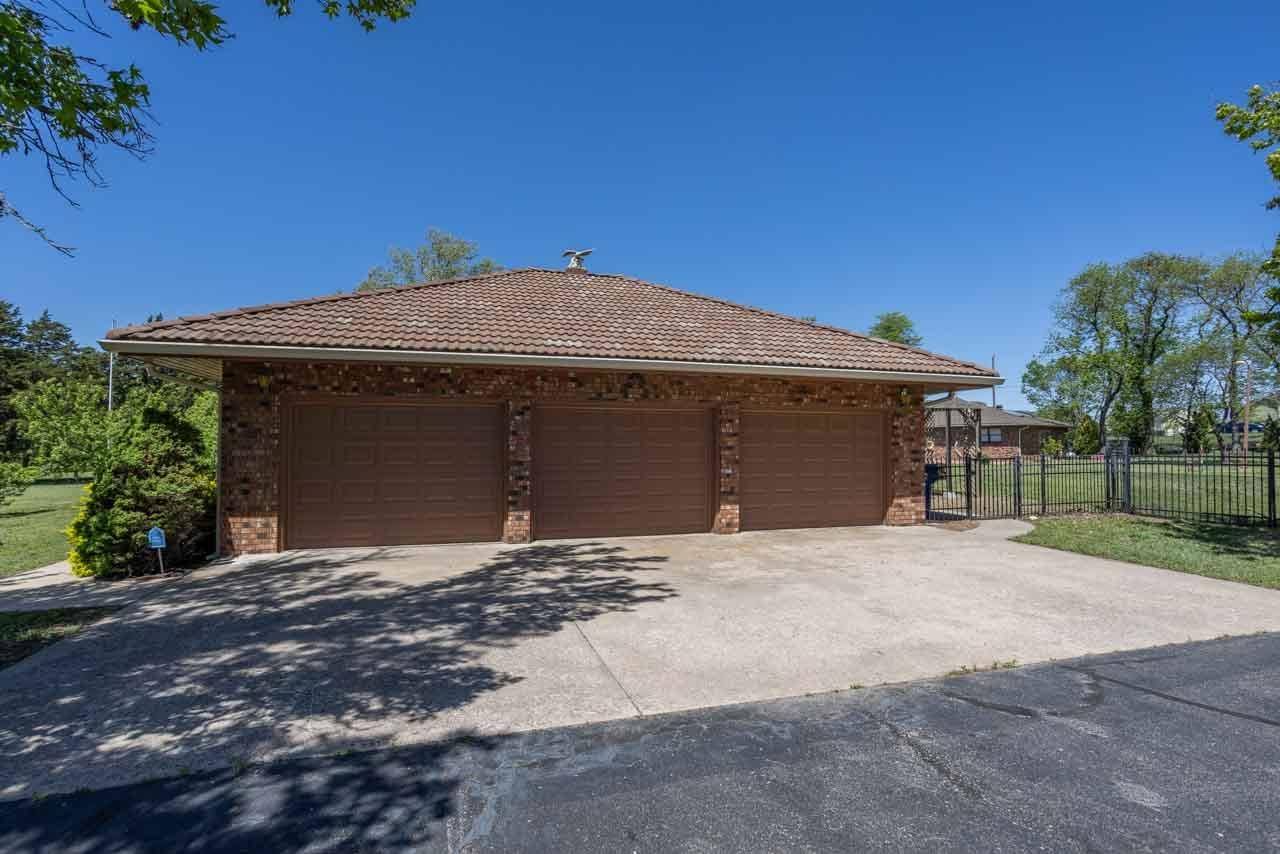 12400 E Lynne, Wichita, KS 67207