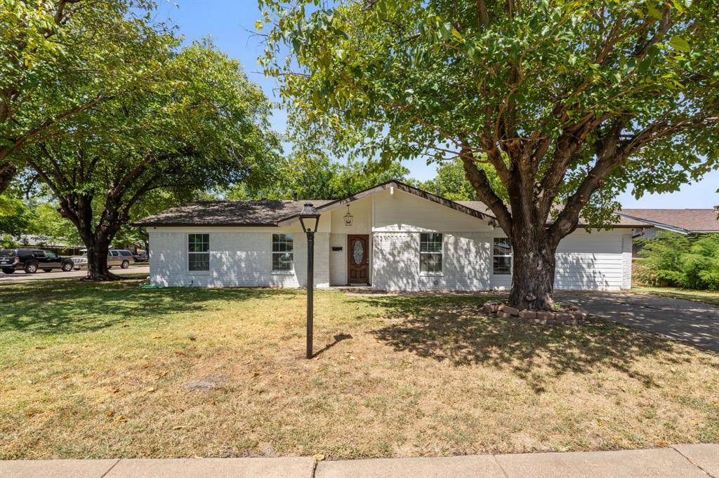 2110 Tompkins Drive, Grand Prairie, TX 75051