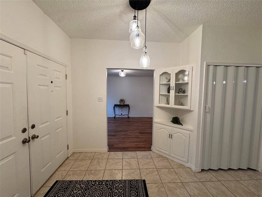 2108 Barron Lane, Fort Worth, TX 76112