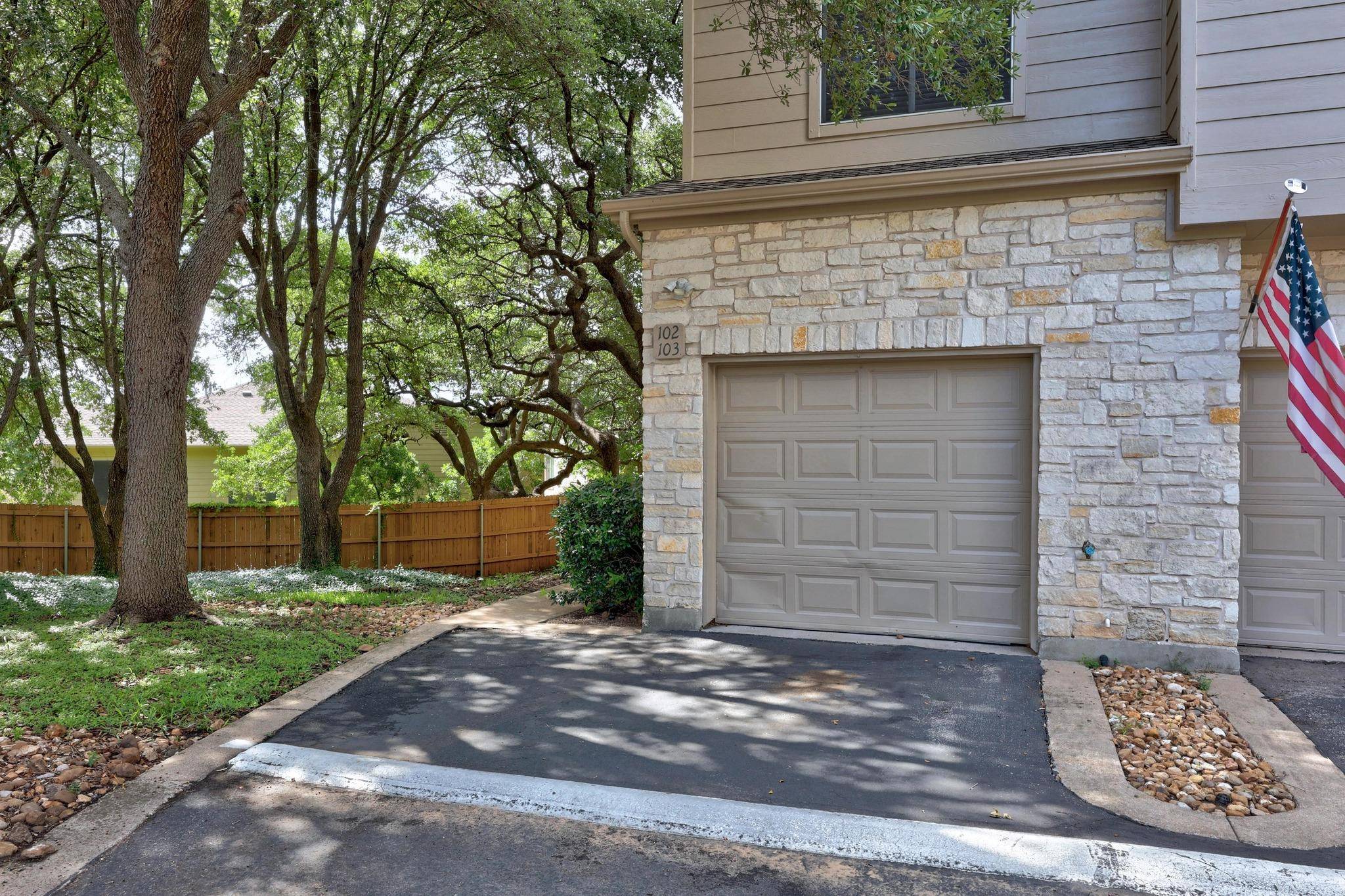 7501 Shadowridge RUN #102, Austin, TX 78749