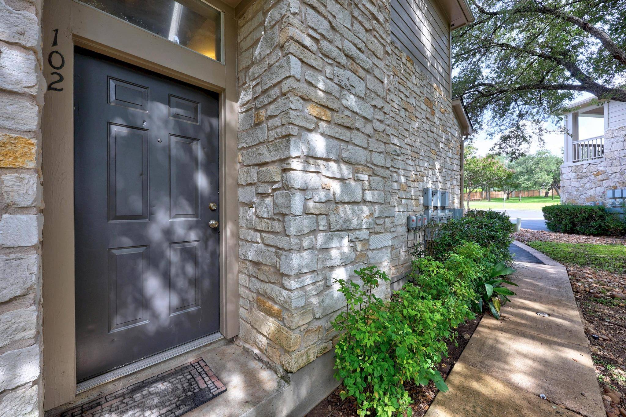7501 Shadowridge RUN #102, Austin, TX 78749