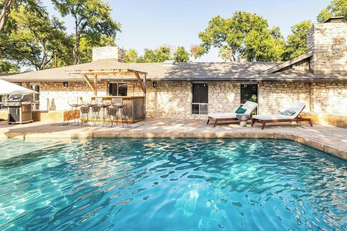 6102 Cherrylawn CIR, Austin, TX 78723
