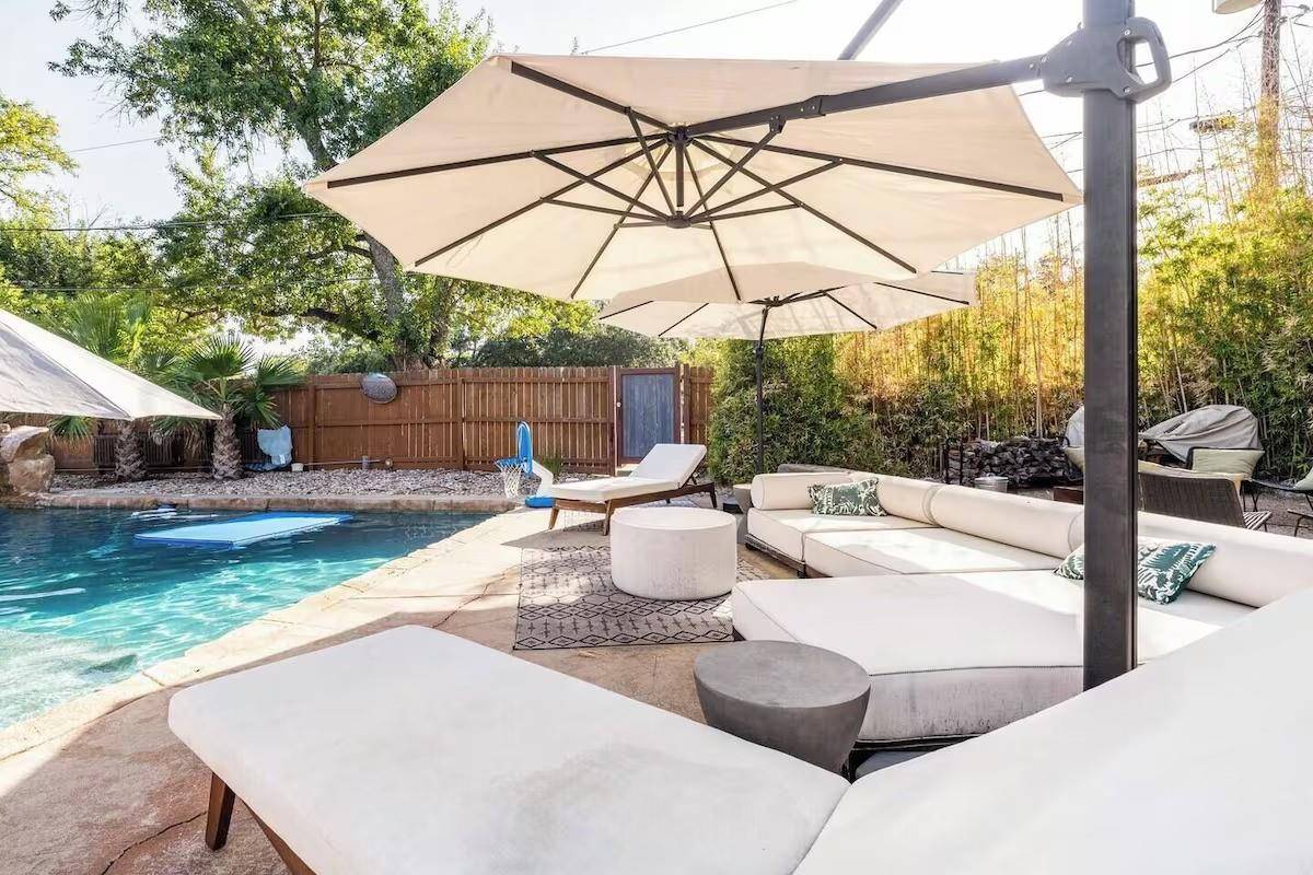 6102 Cherrylawn CIR, Austin, TX 78723