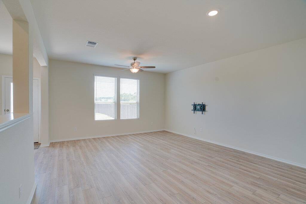 1109 Paradise Canyon CV, Jarrell, TX 76537