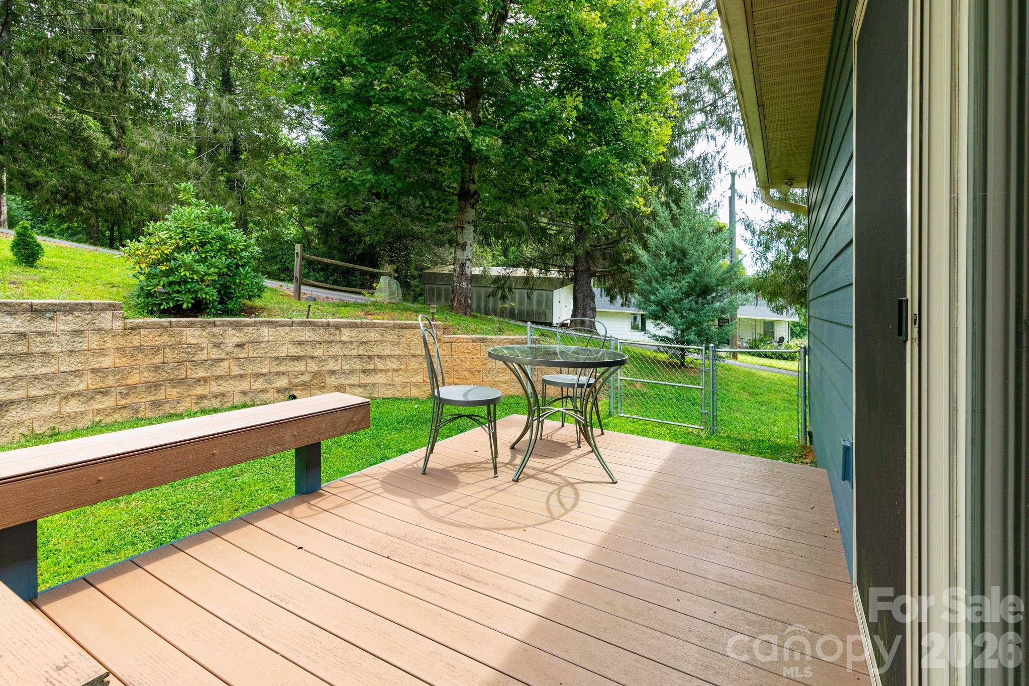 18 Hoye LN, Candler, NC 28715