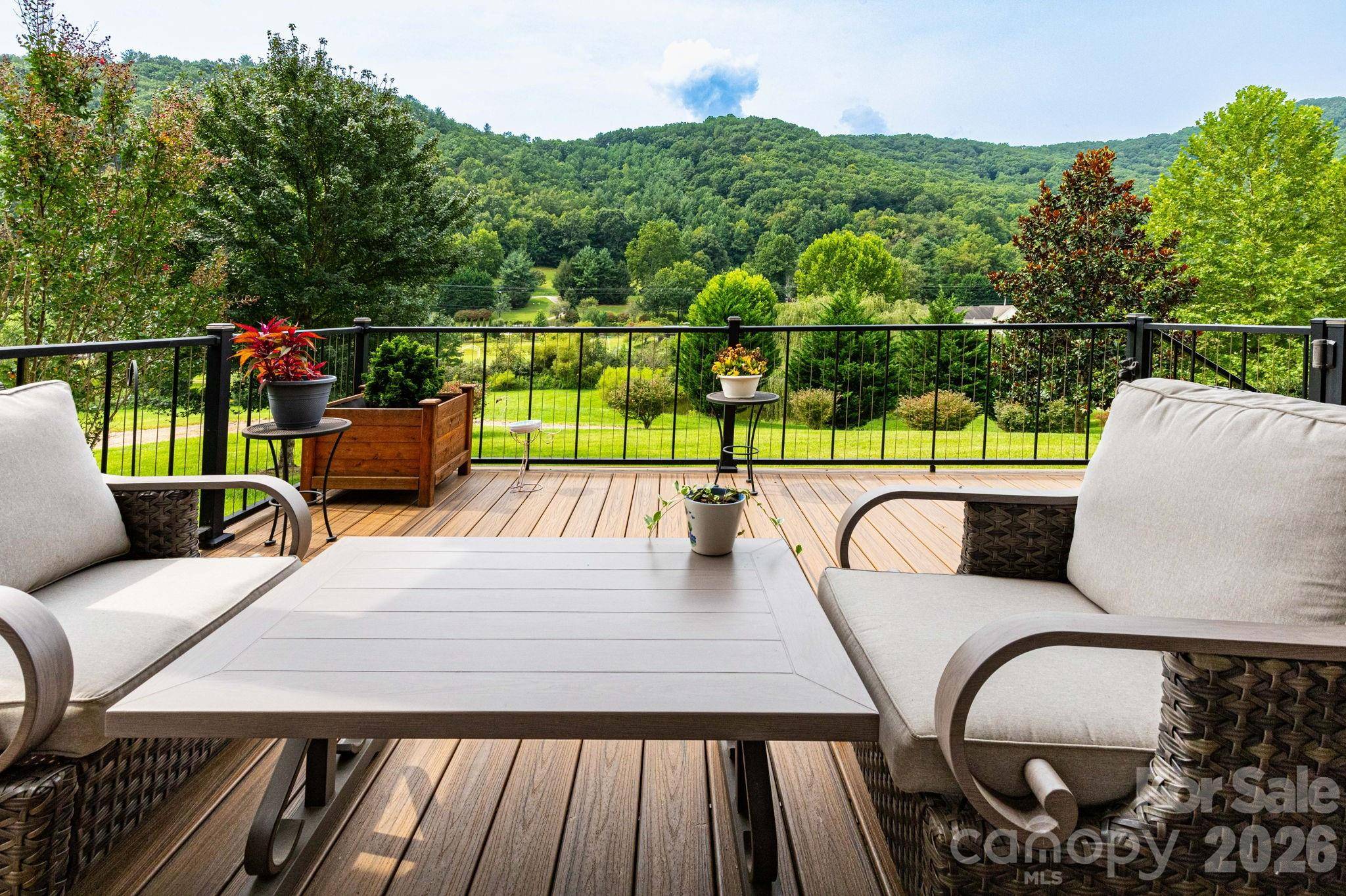 18 Hoye LN, Candler, NC 28715
