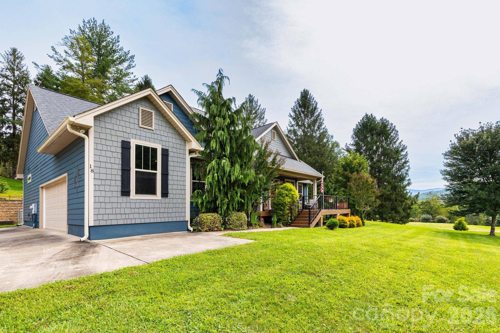 18 Hoye LN, Candler, NC 28715