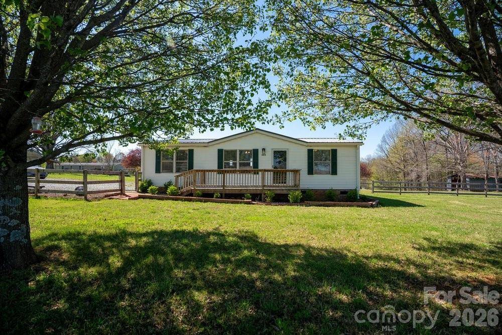 889 Tabor RD, Olin, NC 28660