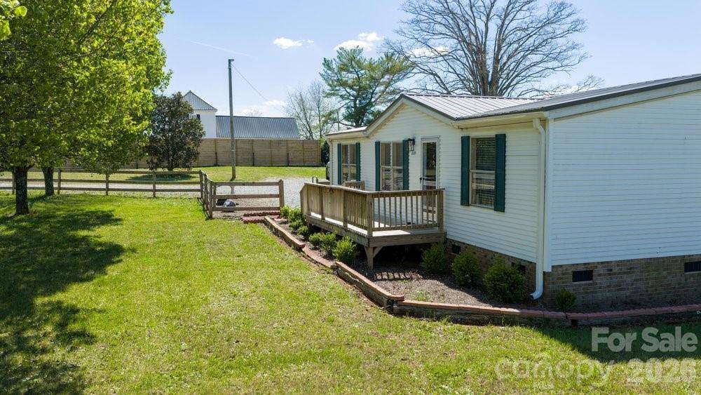 889 Tabor RD, Olin, NC 28660
