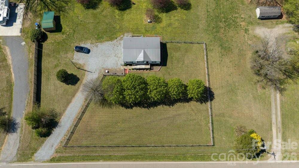 889 Tabor RD, Olin, NC 28660