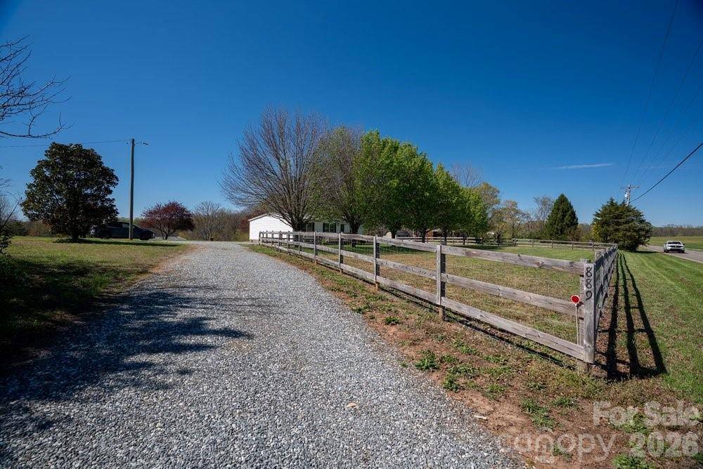 889 Tabor RD, Olin, NC 28660