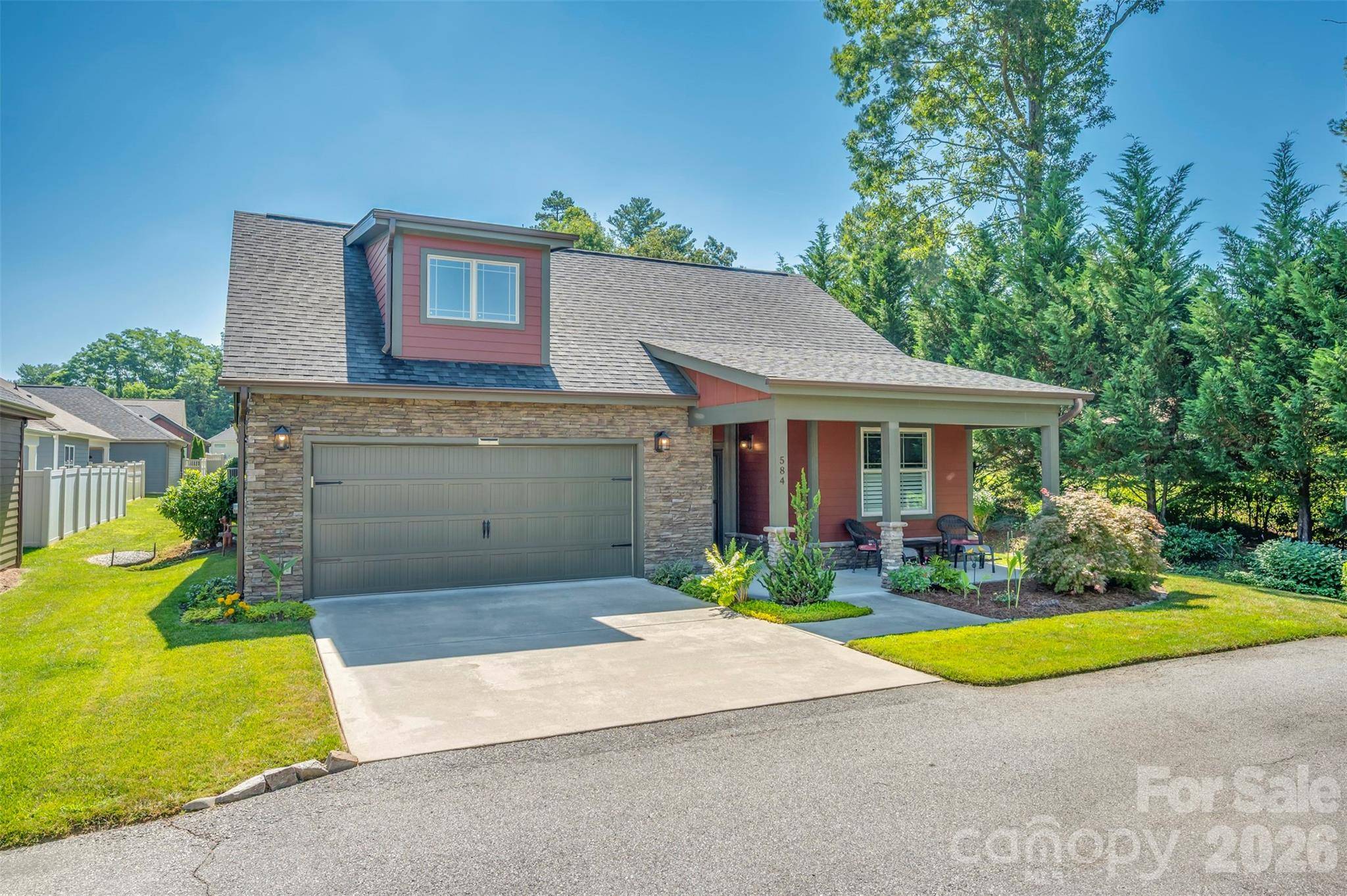 584 Summerfield PL, Flat Rock, NC 28731