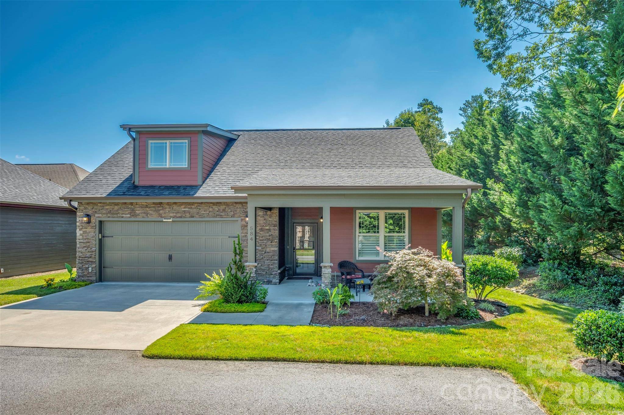 584 Summerfield PL, Flat Rock, NC 28731