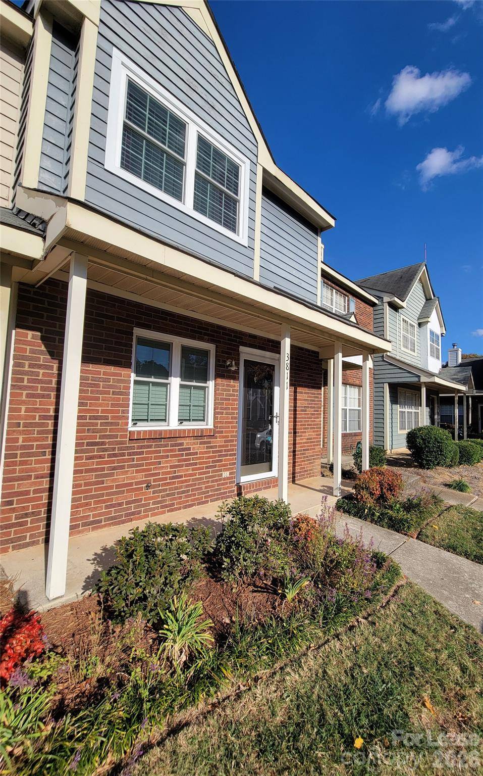 3811 Mosscroft LN, Charlotte, NC 28215
