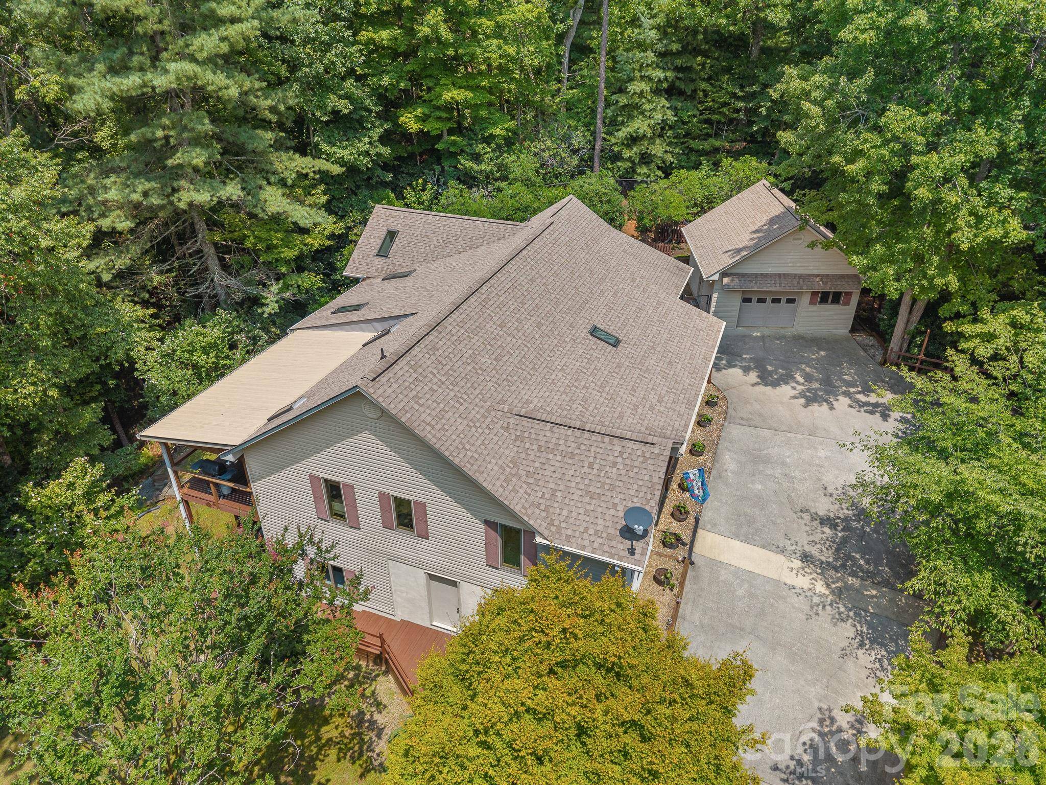 620 Thunder RD, Brevard, NC 28712