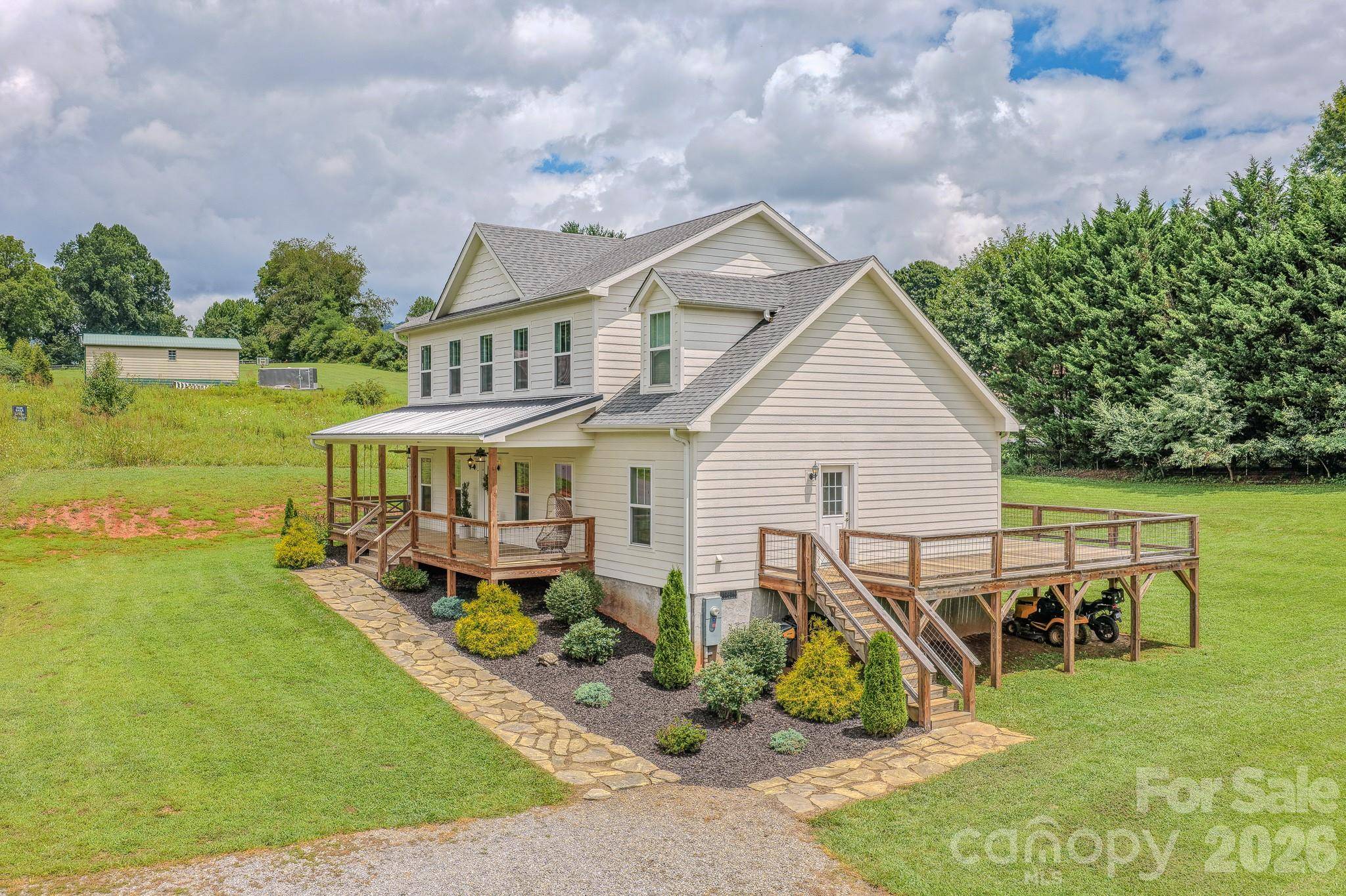 160 Ridge View DR, Clyde, NC 28721