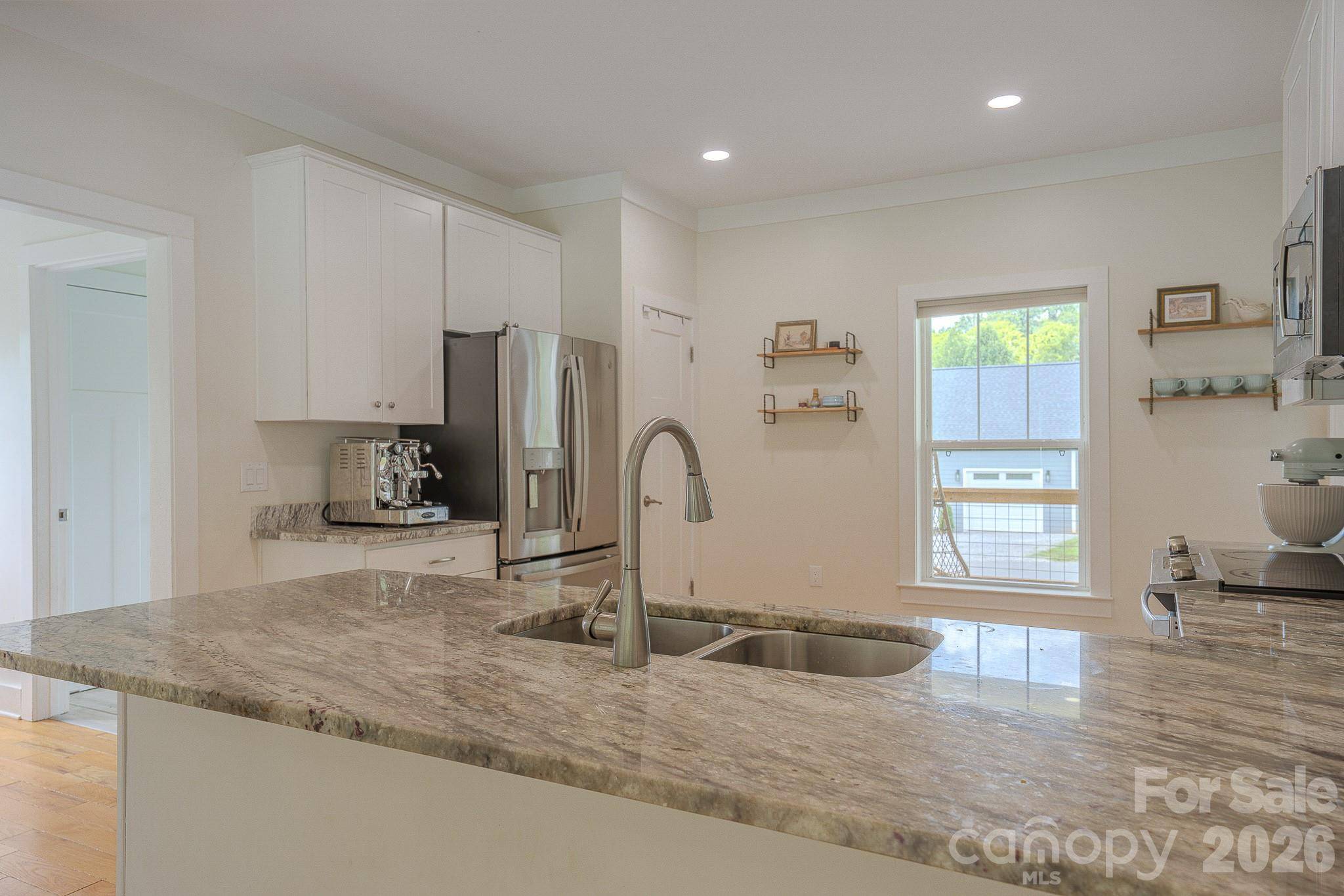 160 Ridge View DR, Clyde, NC 28721