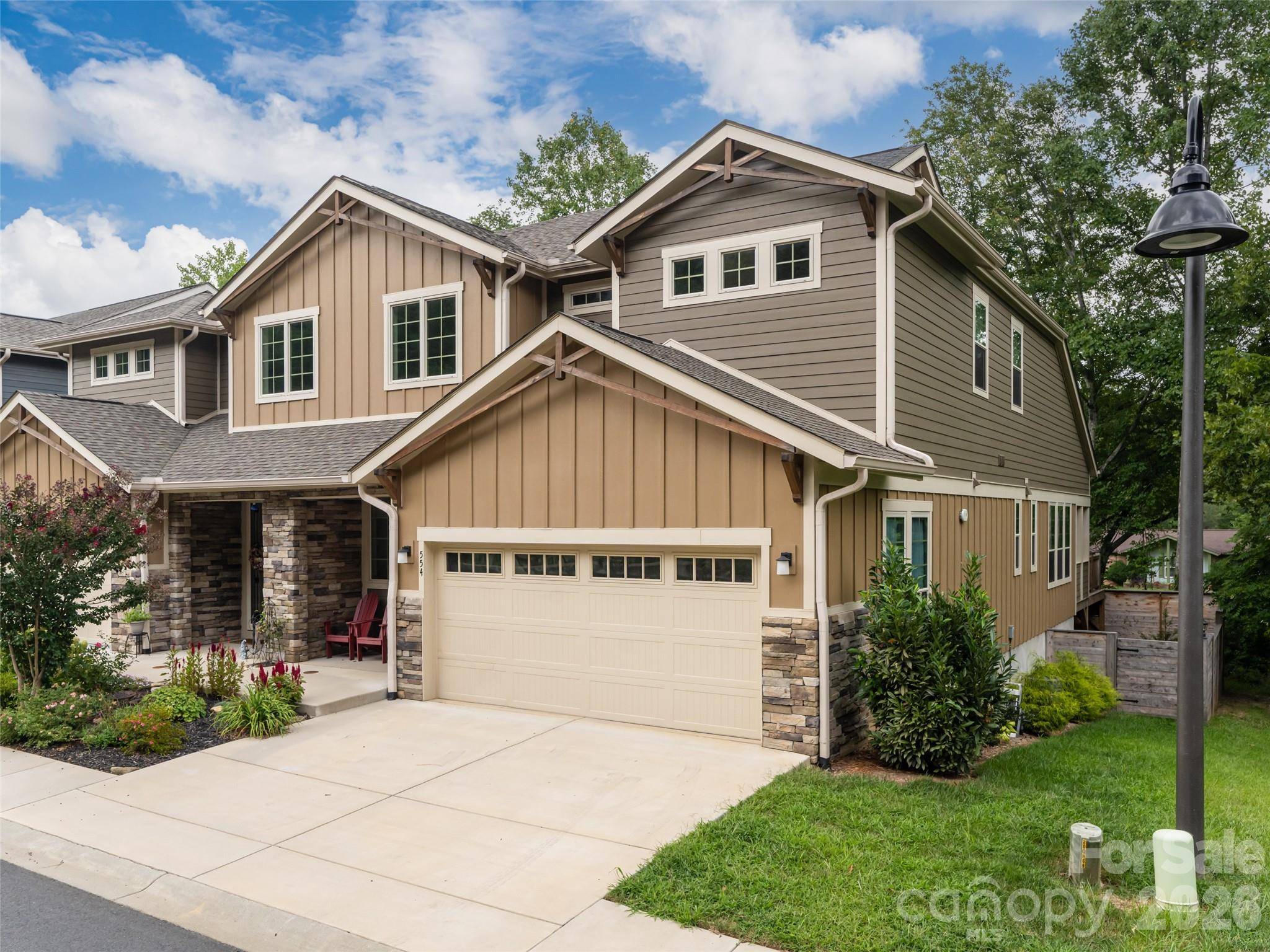 554 Sweet Birch Park LN, Black Mountain, NC 28711