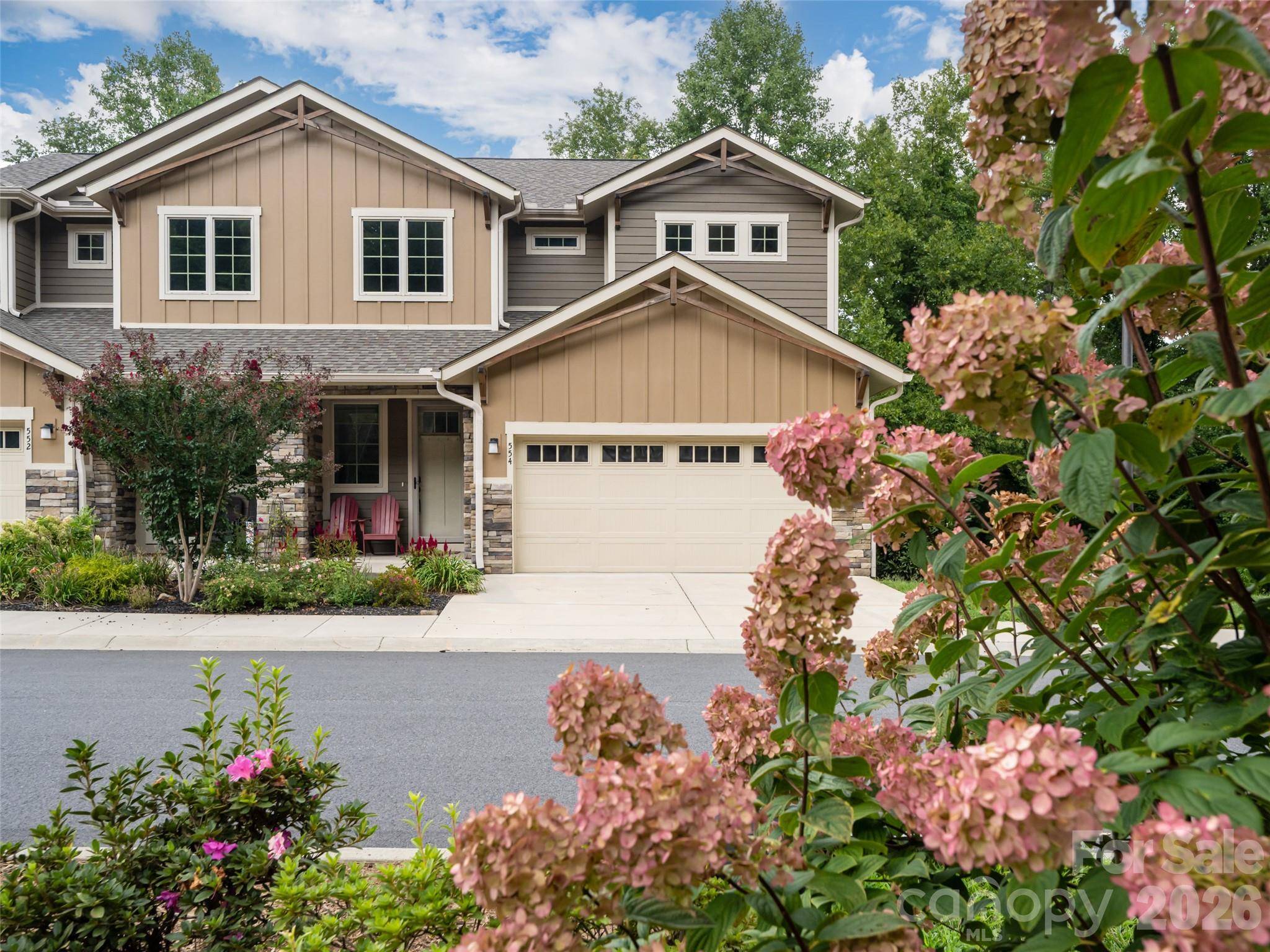 554 Sweet Birch Park LN, Black Mountain, NC 28711