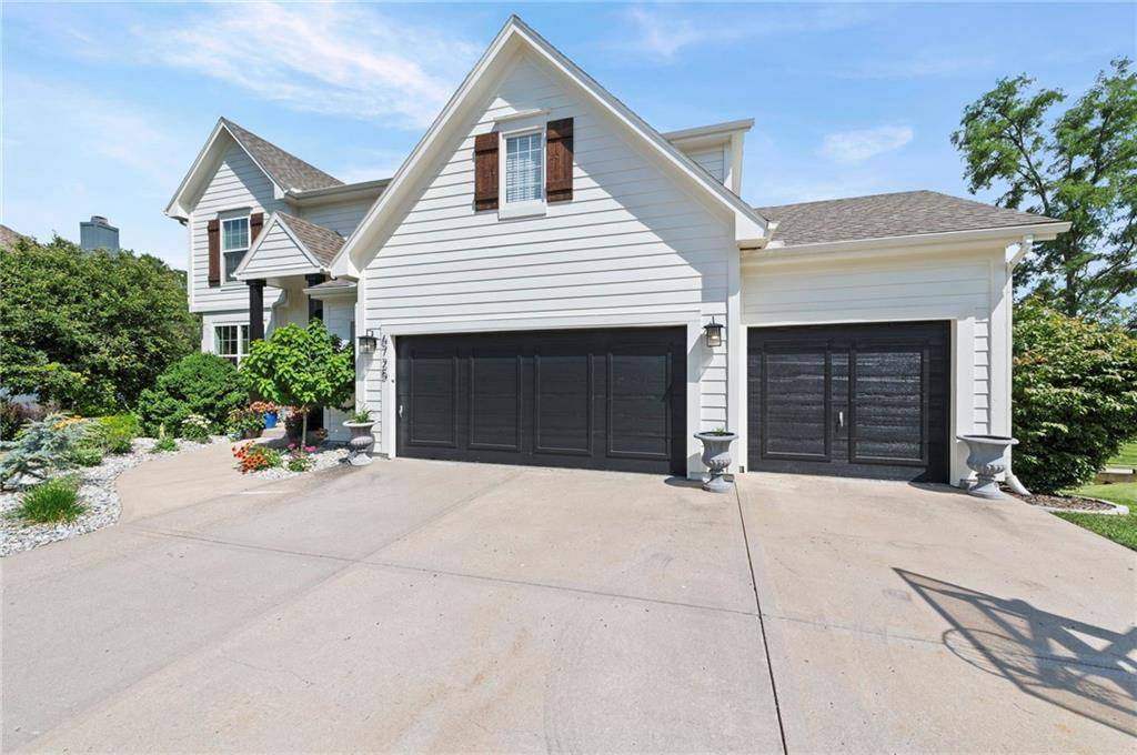 6725 N Nevada AVE, Parkville, MO 64152