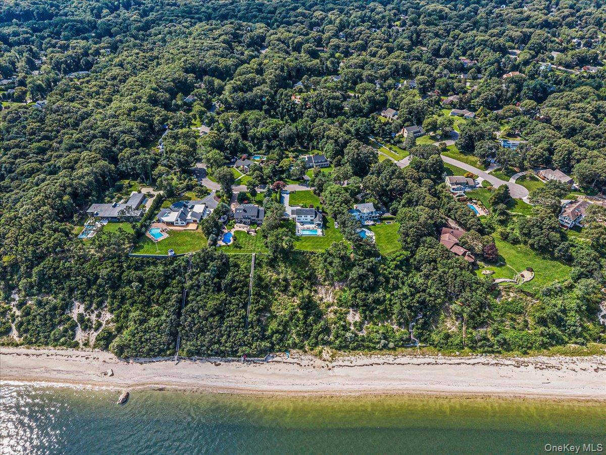 37 Soundview DR, Shoreham, NY 11786