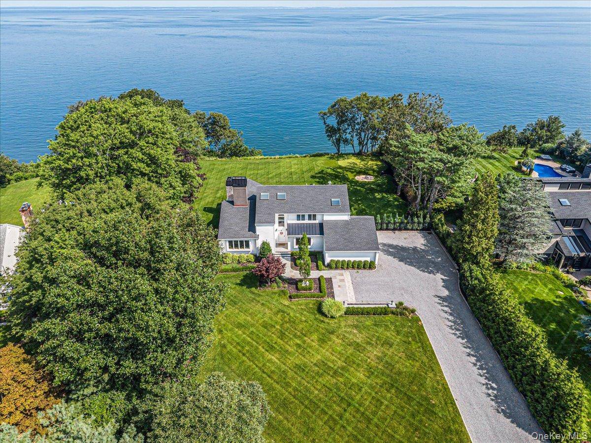 37 Soundview DR, Shoreham, NY 11786