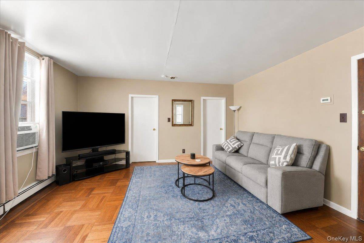 1581 Hollywood AVE, Bronx, NY 10461