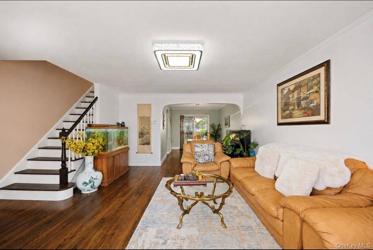 75-31 Furmanville AVE, Middle Village, NY 11379