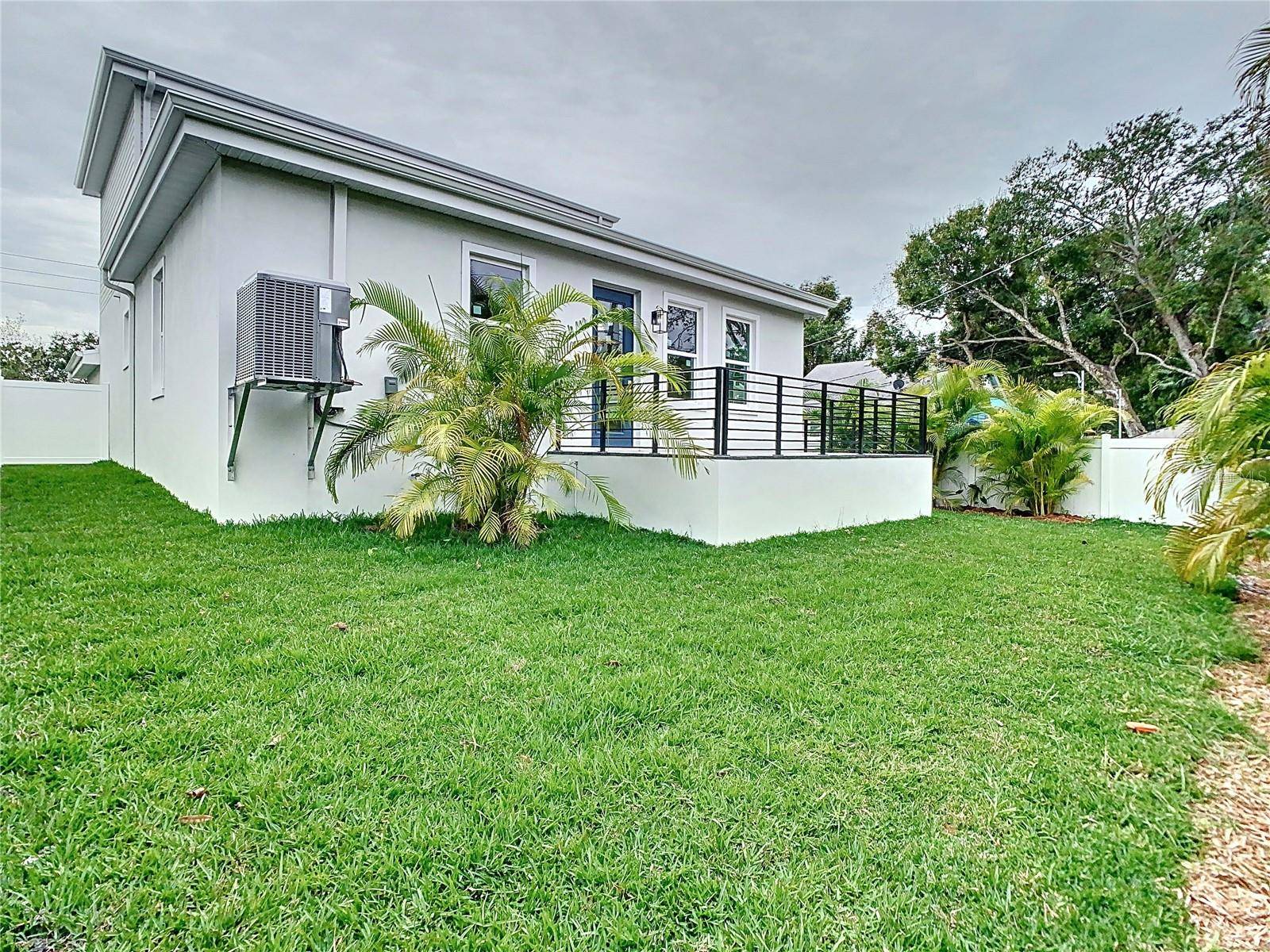 2345 BAHIA VISTA ST, Sarasota, FL 34239