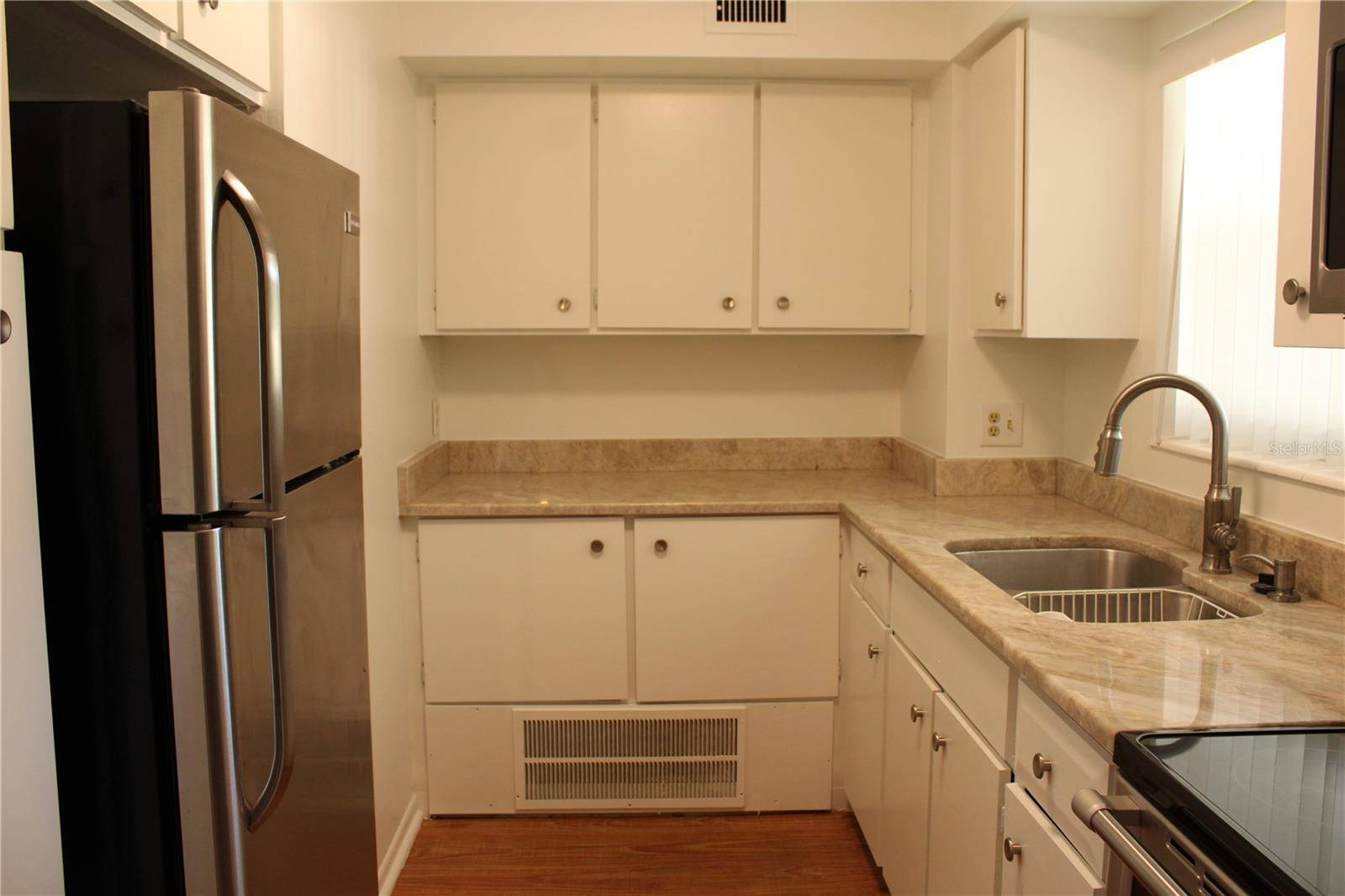 3900 ROXANE BLVD #10B, Sarasota, FL 34235