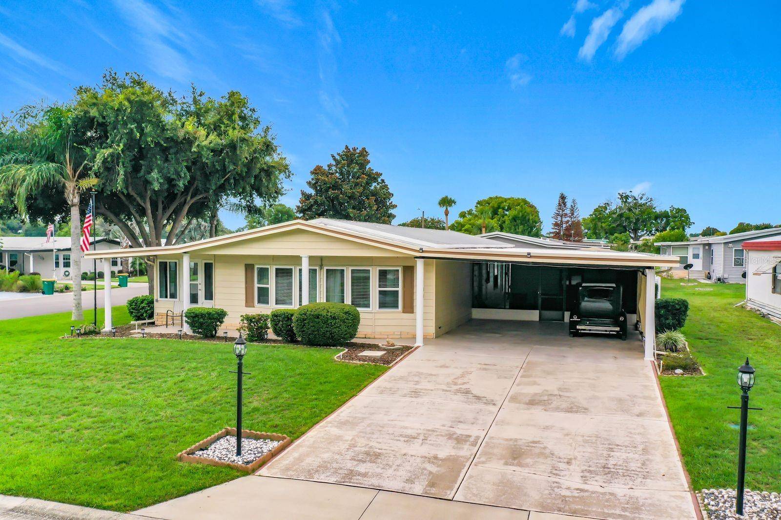 1690 NASSAU CIR, Tavares, FL 32778