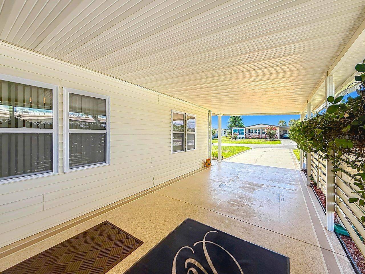 1561 APACHE CIR, Tavares, FL 32778