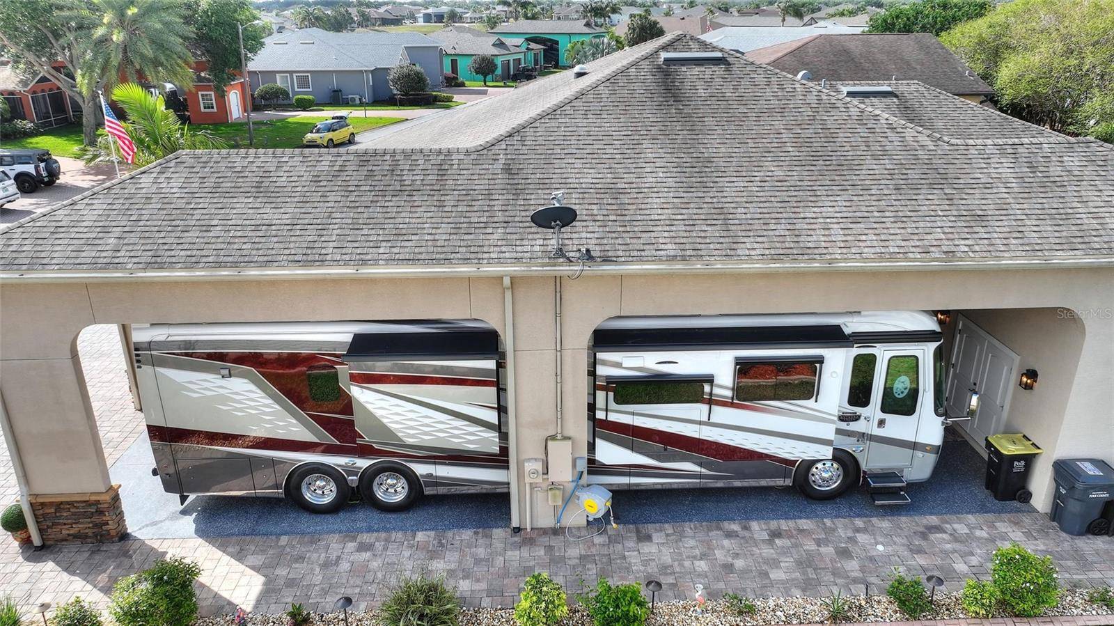 416 MOTORCOACH DR S, Polk City, FL 33868