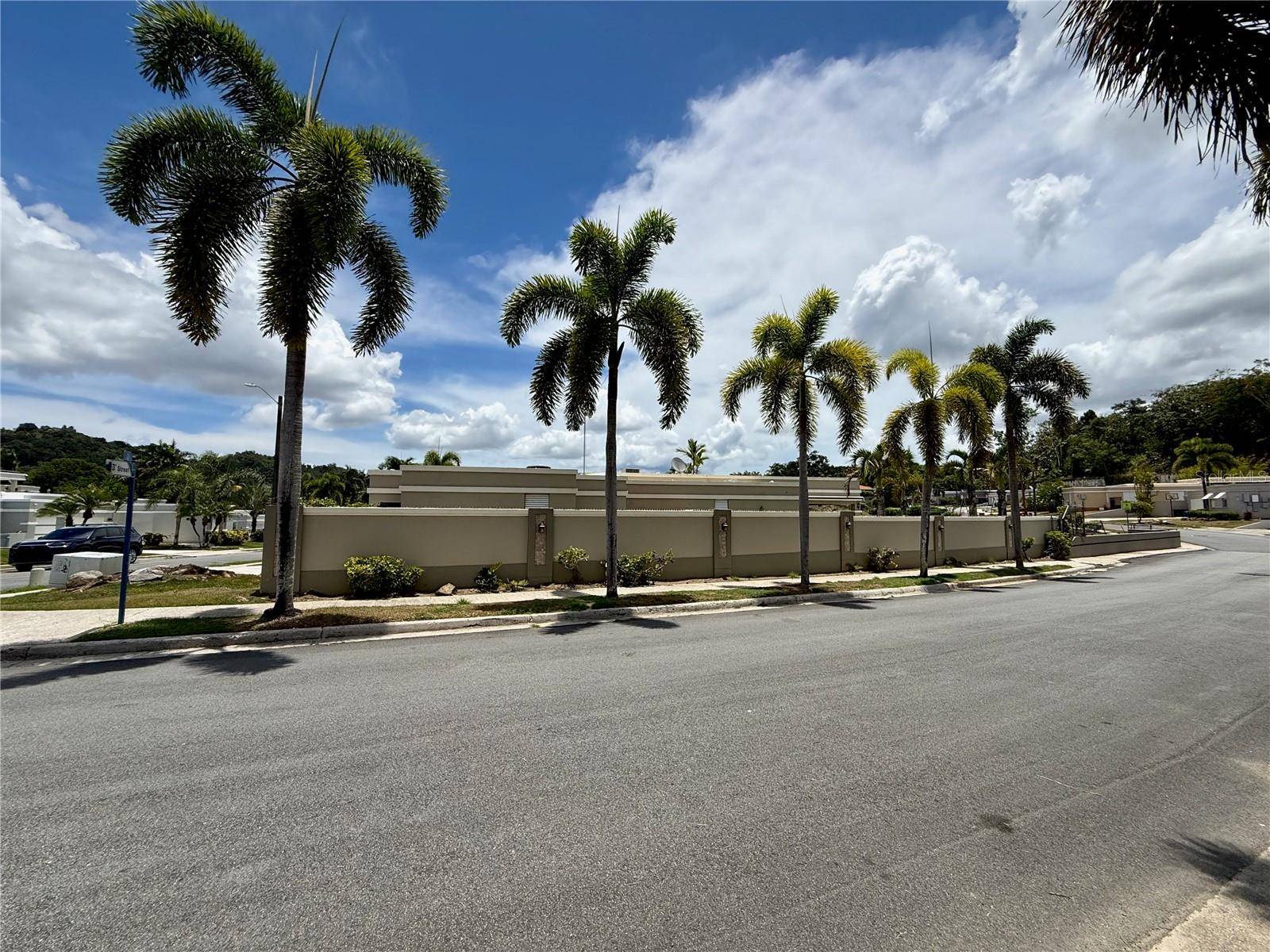 834 CALLE 3 #B13, Guaynabo, PR 00971