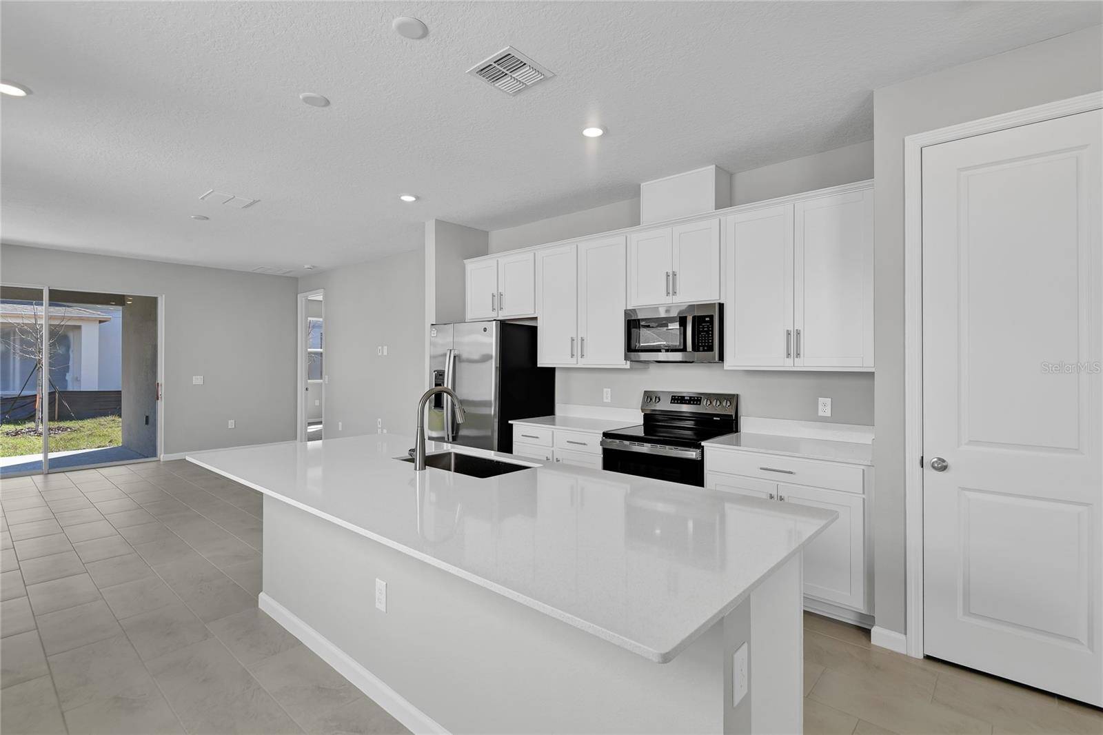 203 BULL FROG LN, Umatilla, FL 32784