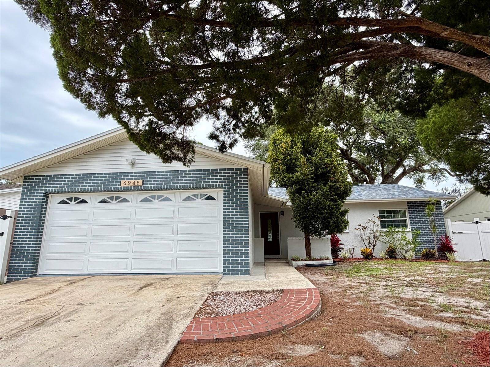 6945 ORKNEY AVE N, St Petersburg, FL 33709