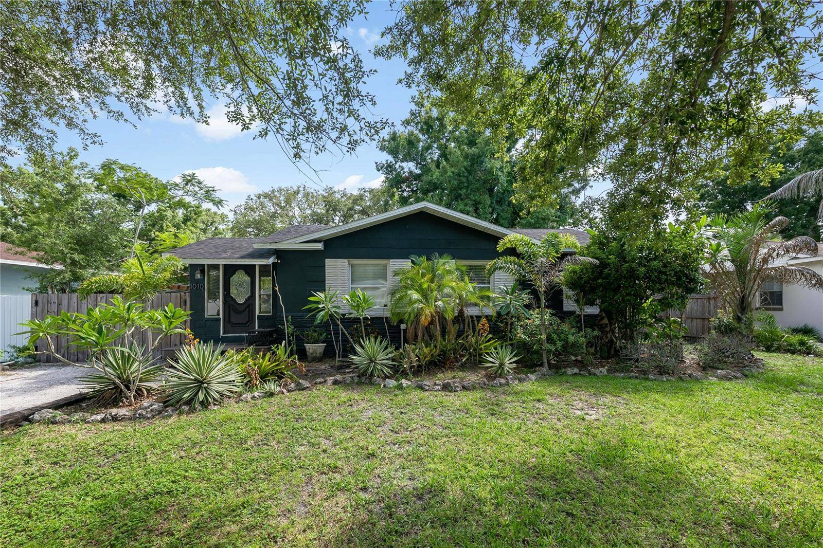 1010 W BERRY AVE, Tampa, FL 33603