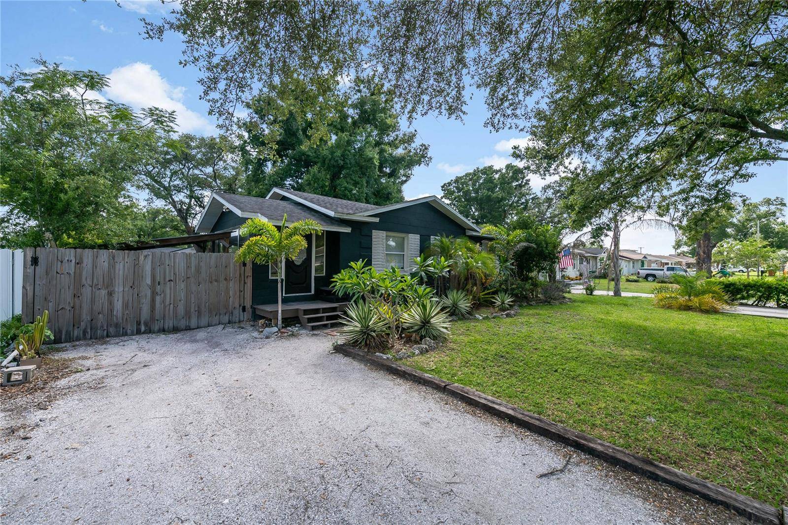 1010 W BERRY AVE, Tampa, FL 33603