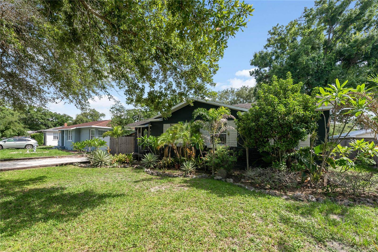 1010 W BERRY AVE, Tampa, FL 33603