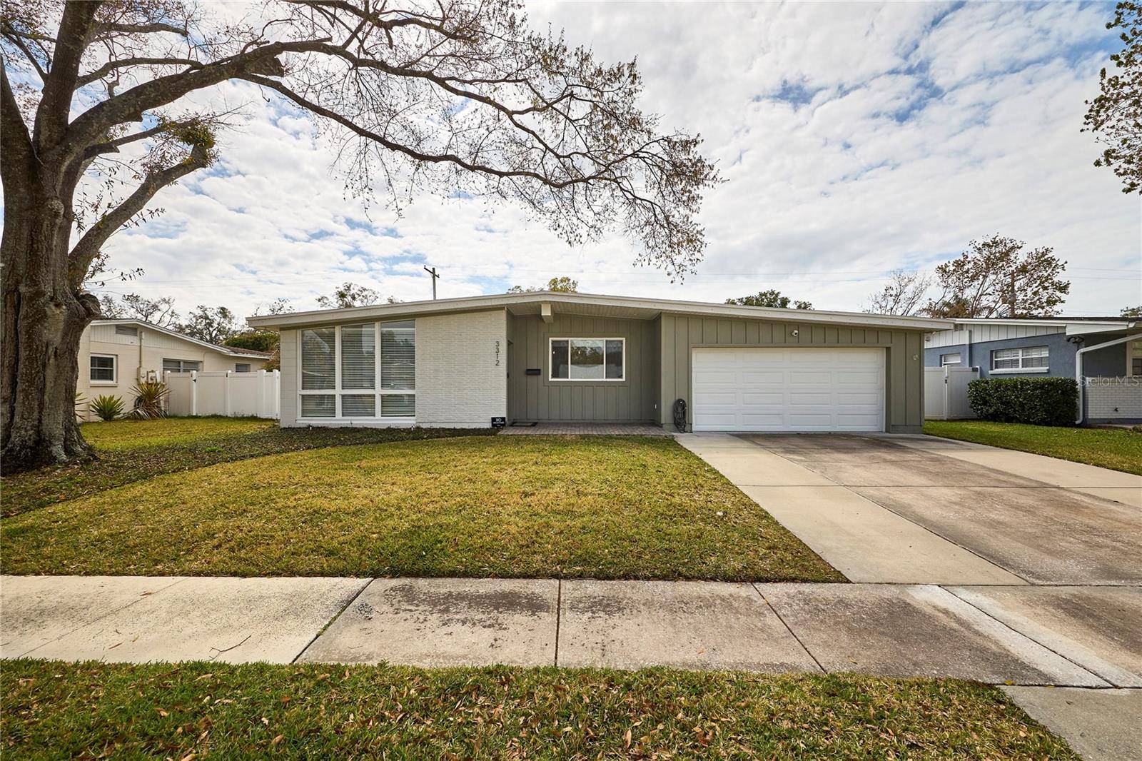 3312 NAKORA DR, Tampa, FL 33618