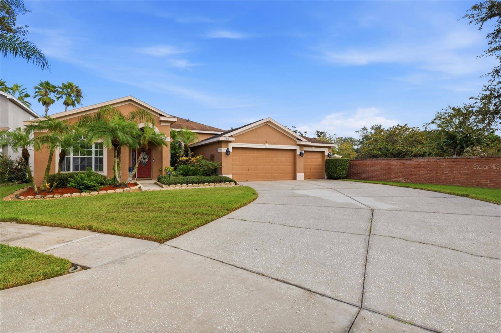 8518 PARROTS LANDING DR, Tampa, FL 33647
